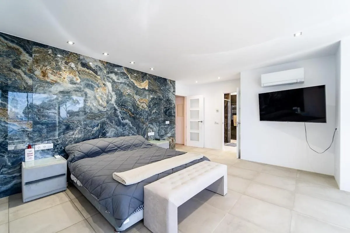 Willa Oceanfront, Swimming Pool, Jacuzzi Lloret de Mar 0*,  Hiszpania
