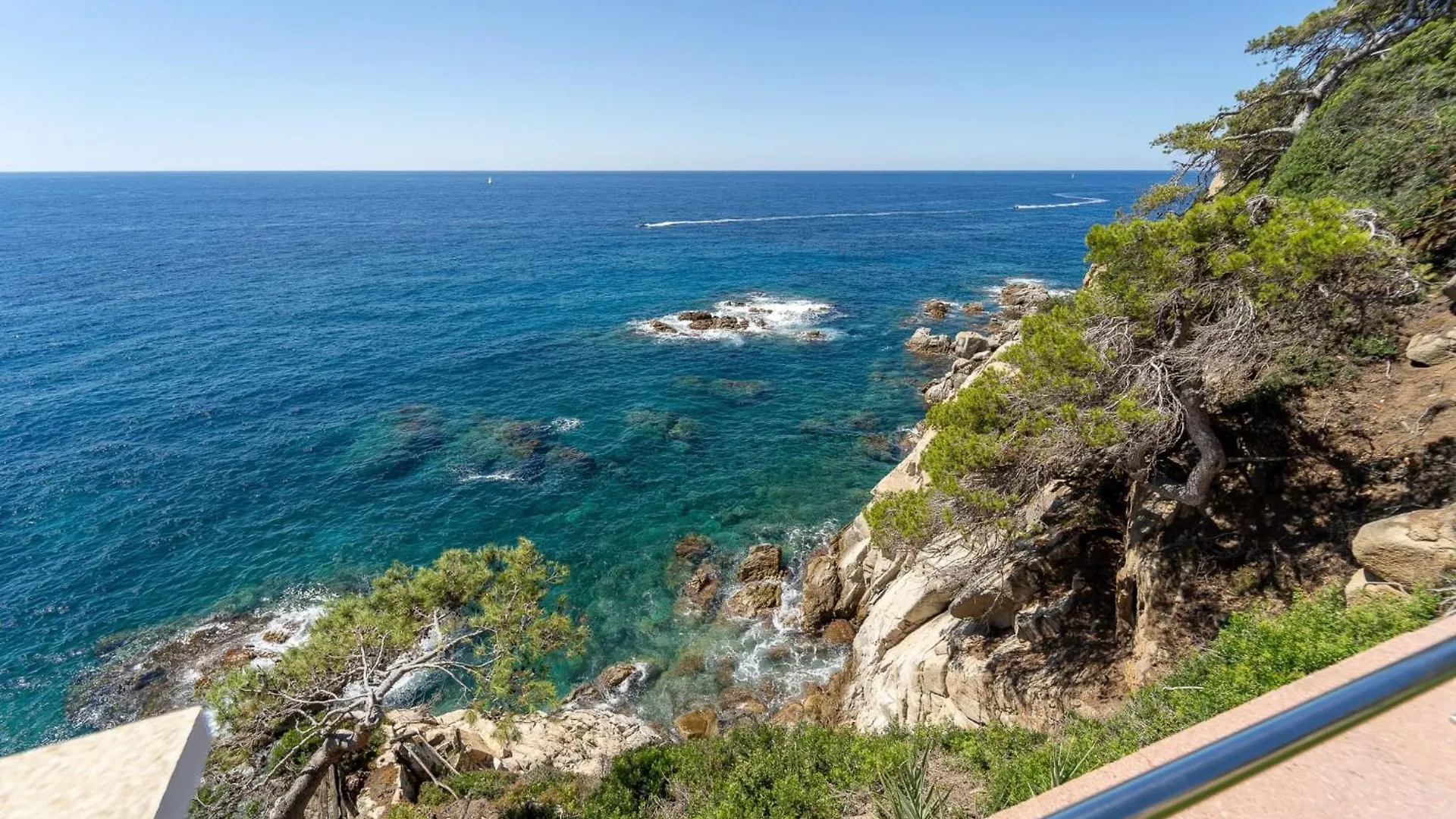 Willa Oceanfront, Swimming Pool, Jacuzzi Lloret de Mar 0*,  Hiszpania
