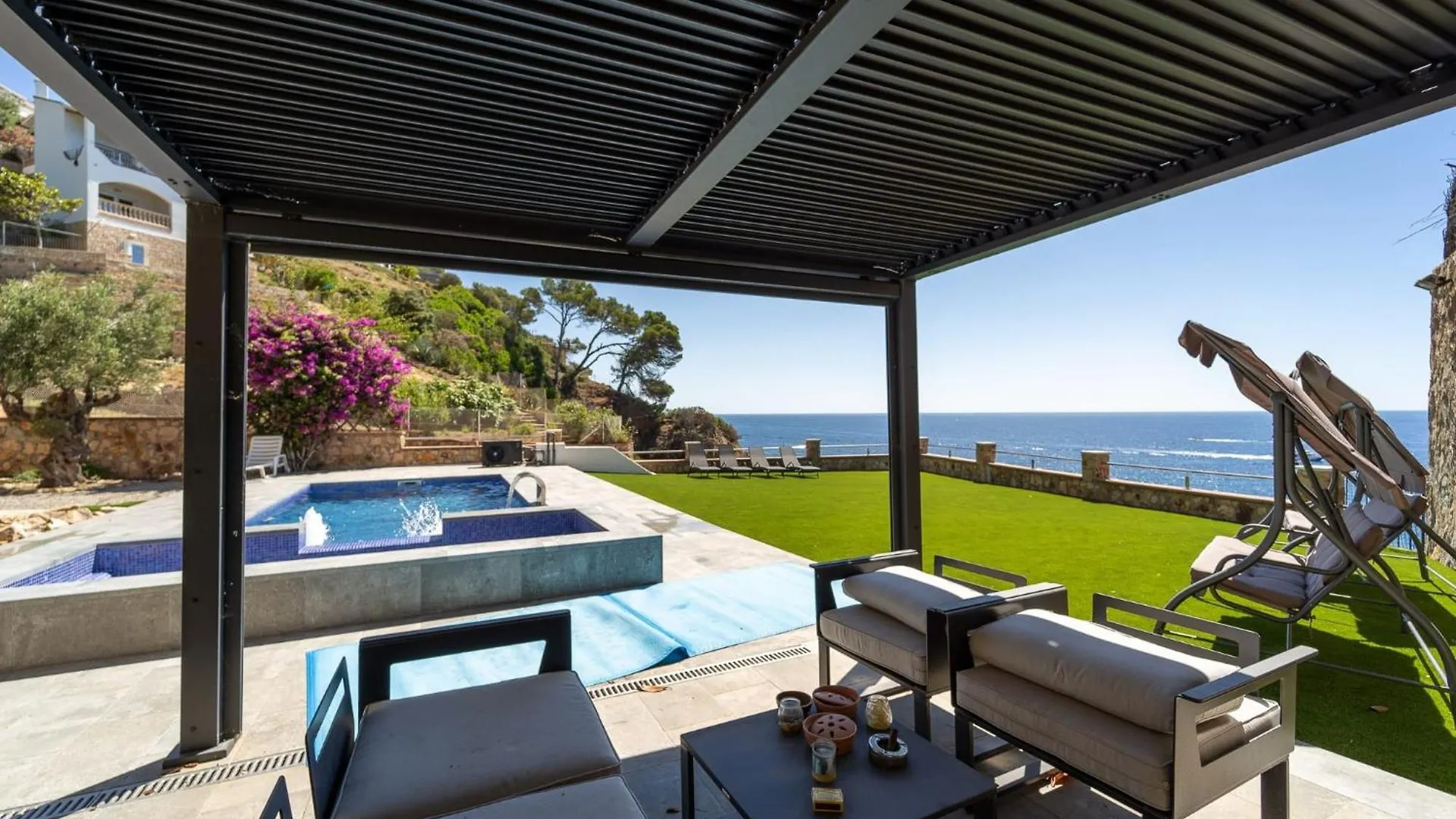 Villa Oceanfront, Swimming Pool, Jacuzzi à Lloret de Mar Espagne