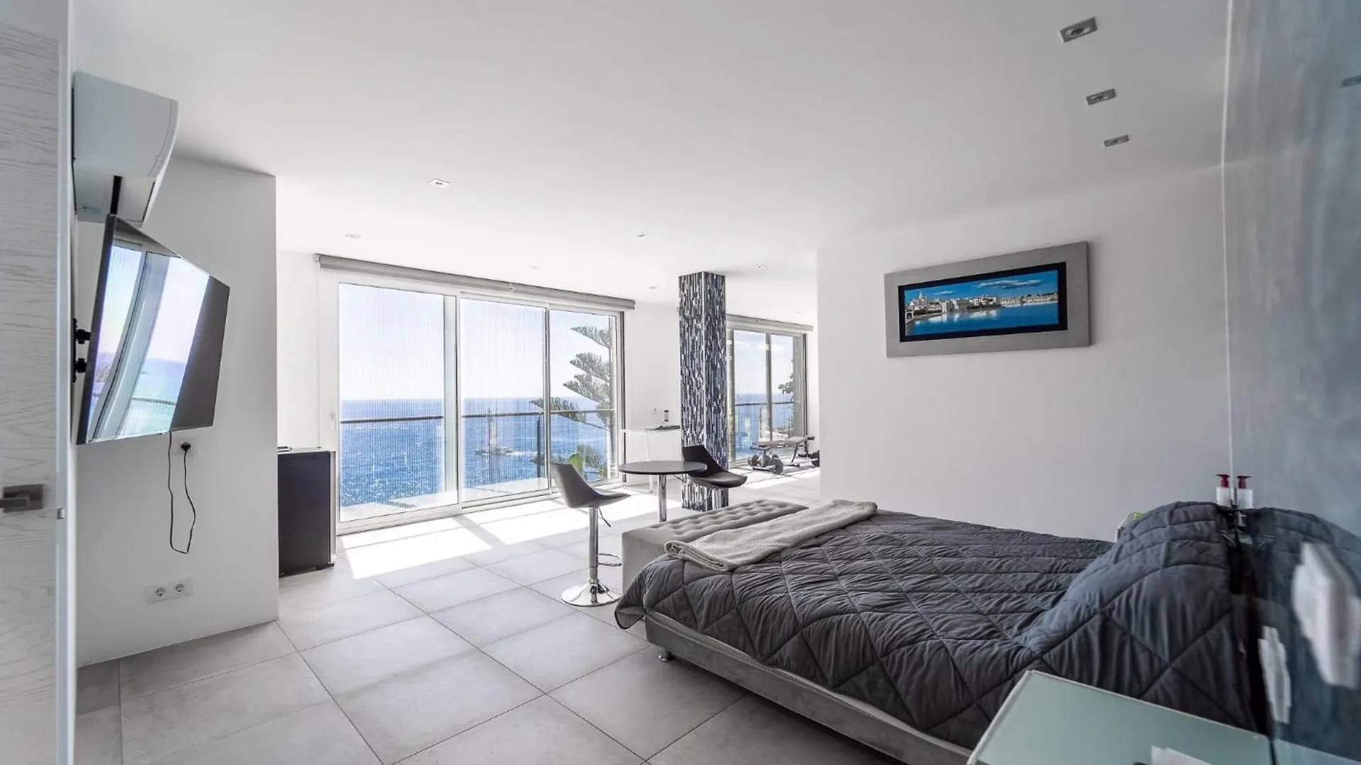 Villa Oceanfront, Swimming Pool, Jacuzzi à Lloret de Mar