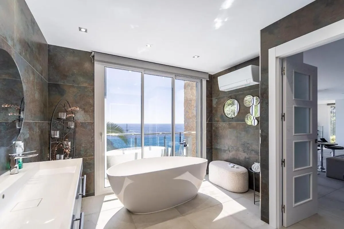 Villa Oceanfront, Swimming Pool, Jacuzzi à Lloret de Mar Espagne