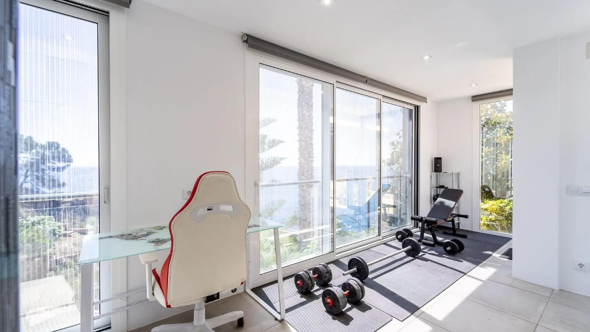 Willa Oceanfront, Swimming Pool, Jacuzzi Lloret de Mar 0*,  Hiszpania