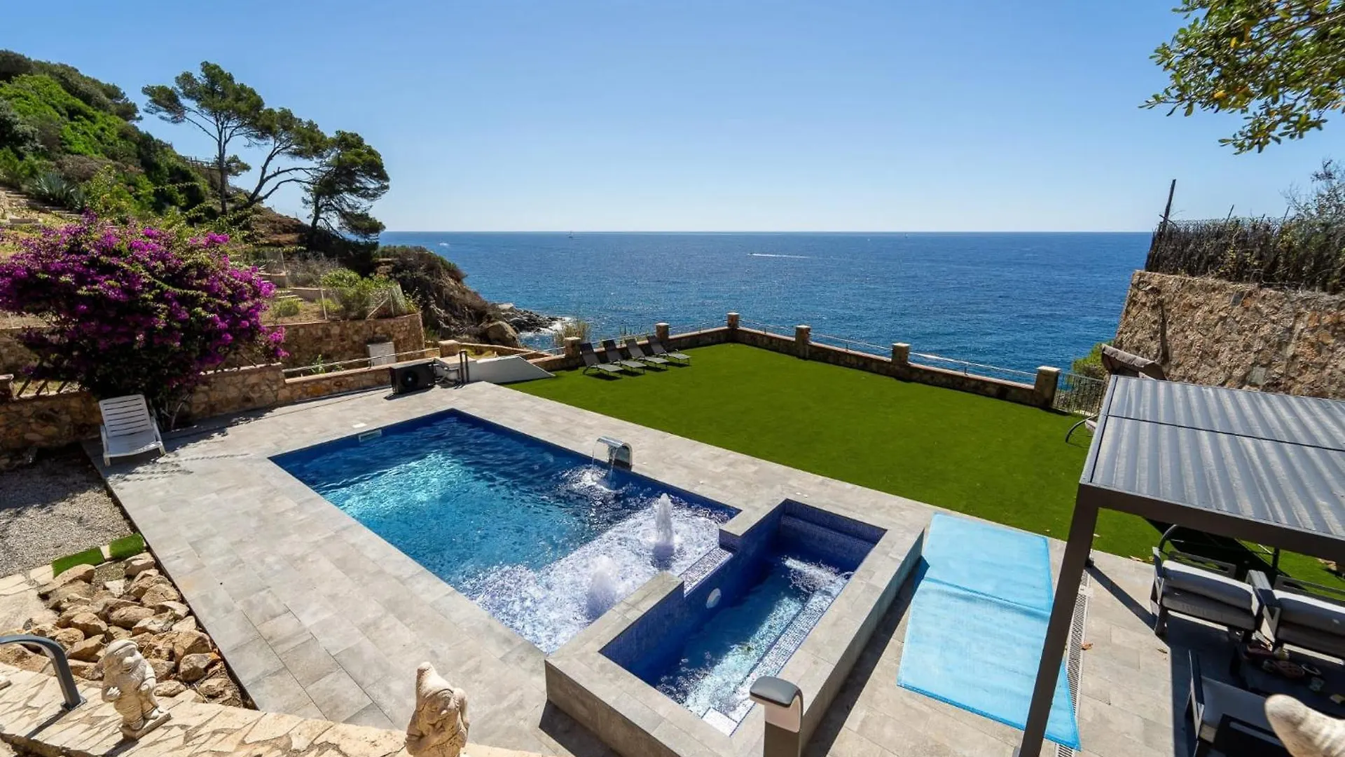 Villa Oceanfront, Swimming Pool, Jacuzzi à Lloret de Mar