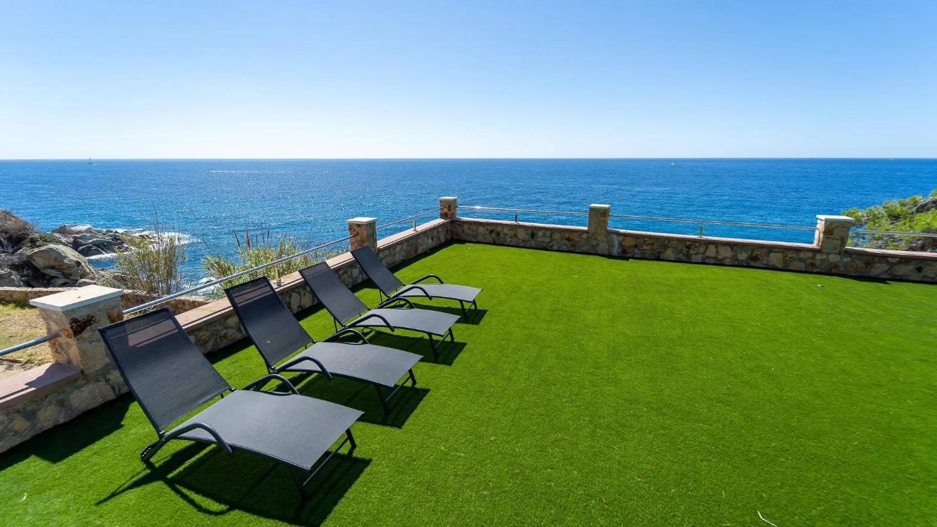 Villa Oceanfront, Swimming Pool, Jacuzzi à Lloret de Mar