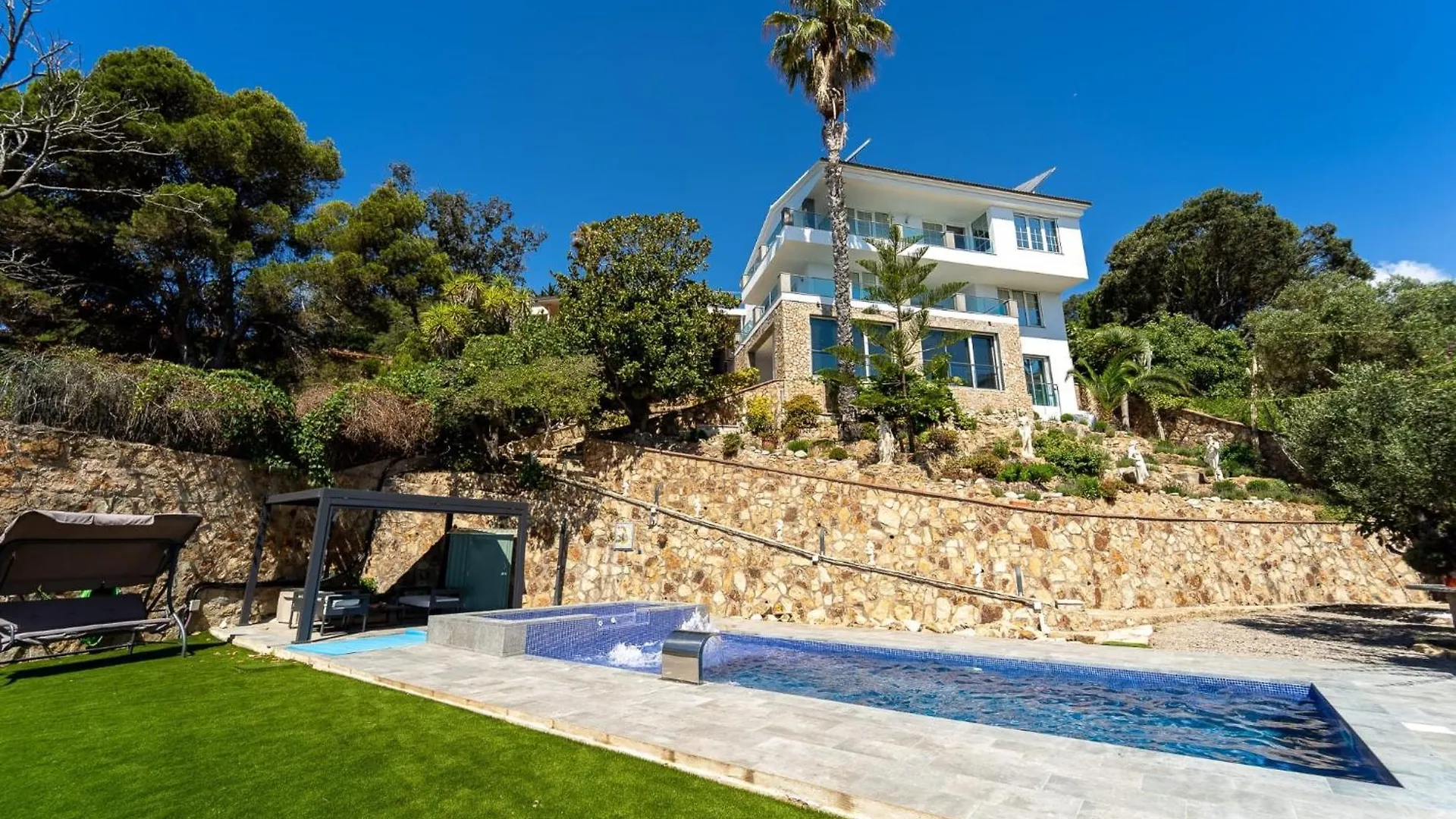 Willa Oceanfront, Swimming Pool, Jacuzzi Lloret de Mar