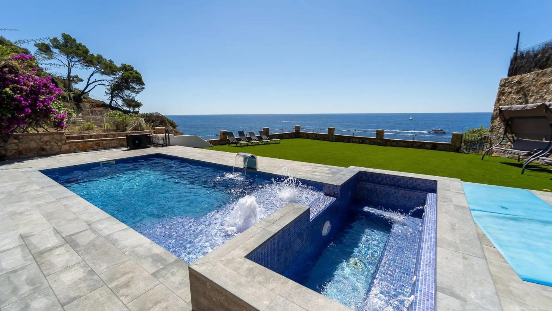 Villa Oceanfront, Swimming Pool, Jacuzzi à Lloret de Mar