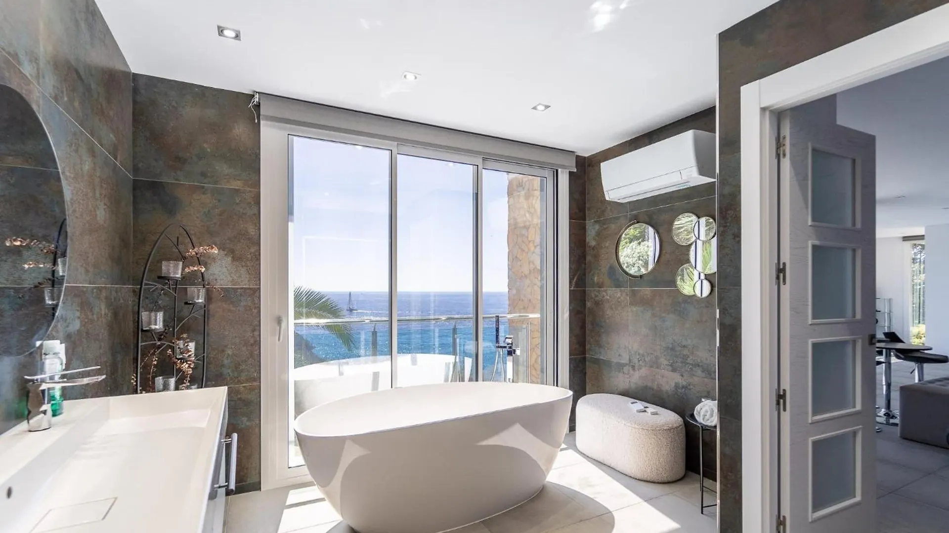 Villa Oceanfront, Swimming Pool, Jacuzzi à Lloret de Mar Espagne