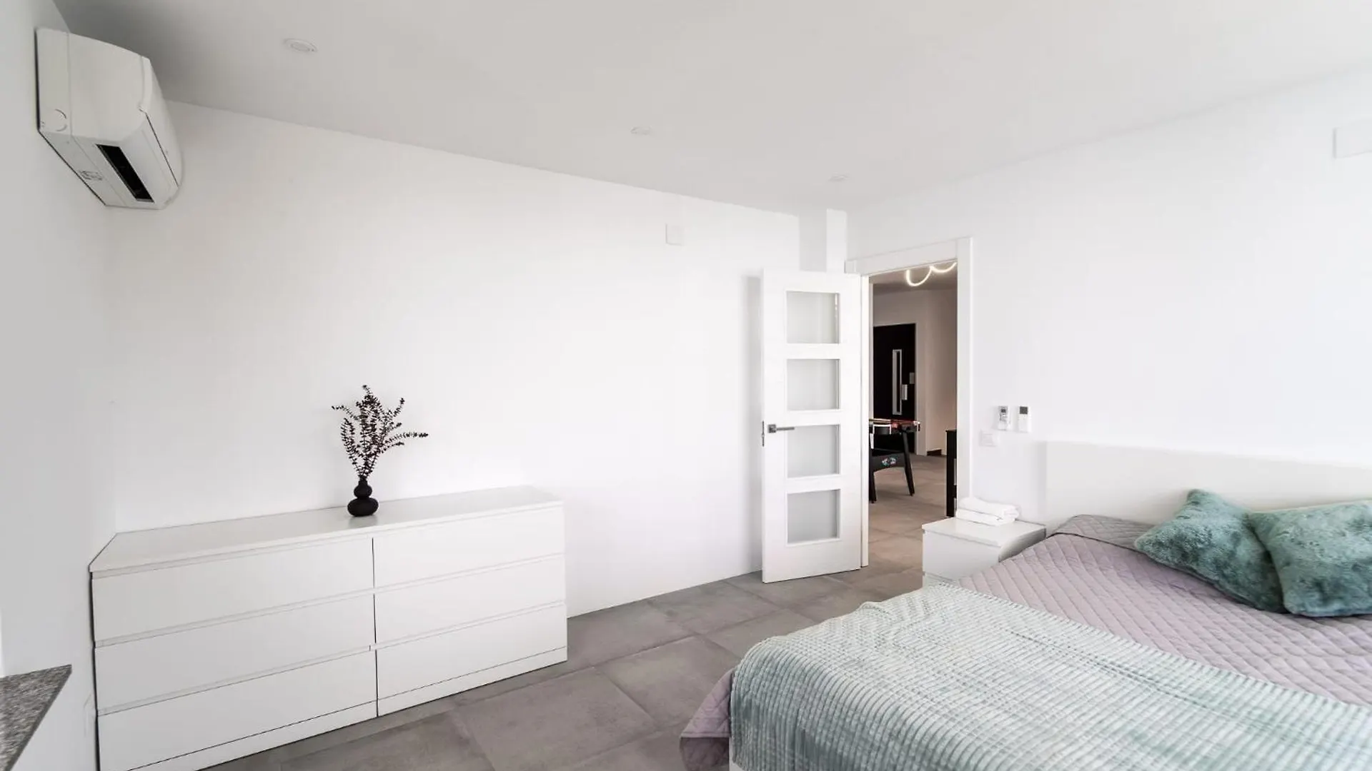 Willa Oceanfront, Swimming Pool, Jacuzzi Lloret de Mar 0*,  Hiszpania