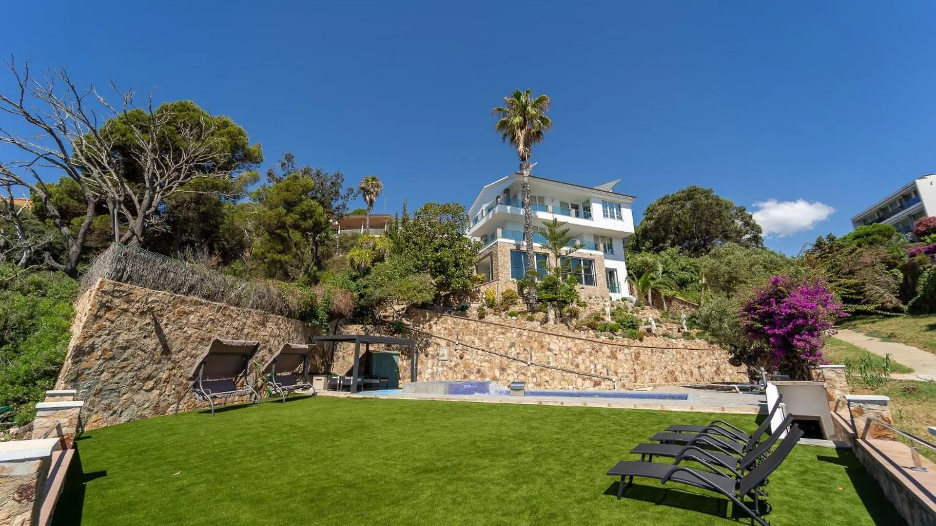 Villa Oceanfront, Swimming Pool, Jacuzzi à Lloret de Mar